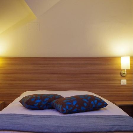 Logis Hotel Le Chene Vert Савне Екстериор снимка
